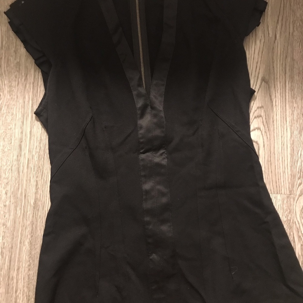 Low cut Nanette Lepore top size 4 women